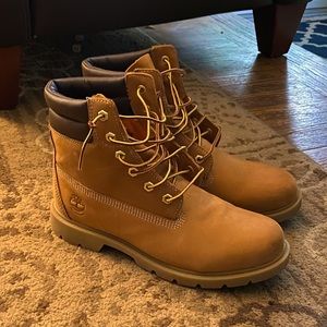 Women’s Timberland Linden Woods boots, size 9.